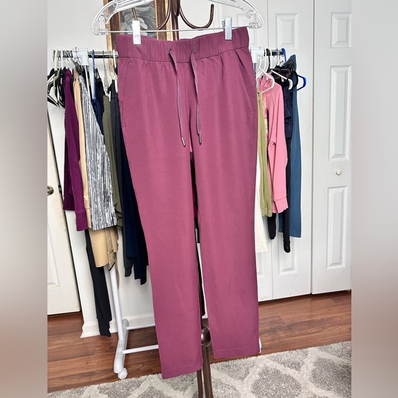 LULULEMON ON THE FLY PANTS SIZE 2 ❌ BLACK CHERRY OR DEEP PLUM SEE PICTURES - Picture 3 of 11